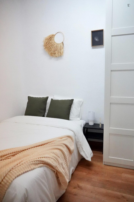 Cosy single bedroom near the scenic El Retiro Park - Madrid - chambre - ImmoJeune