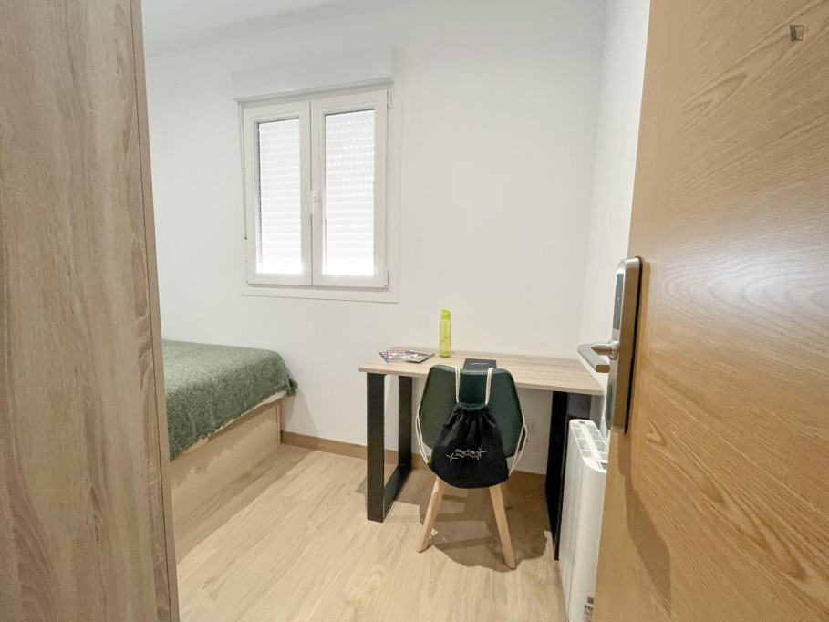 Welcoming double bedroom in Puerta de Vallecas - Madrid - chambre - ImmoJeune