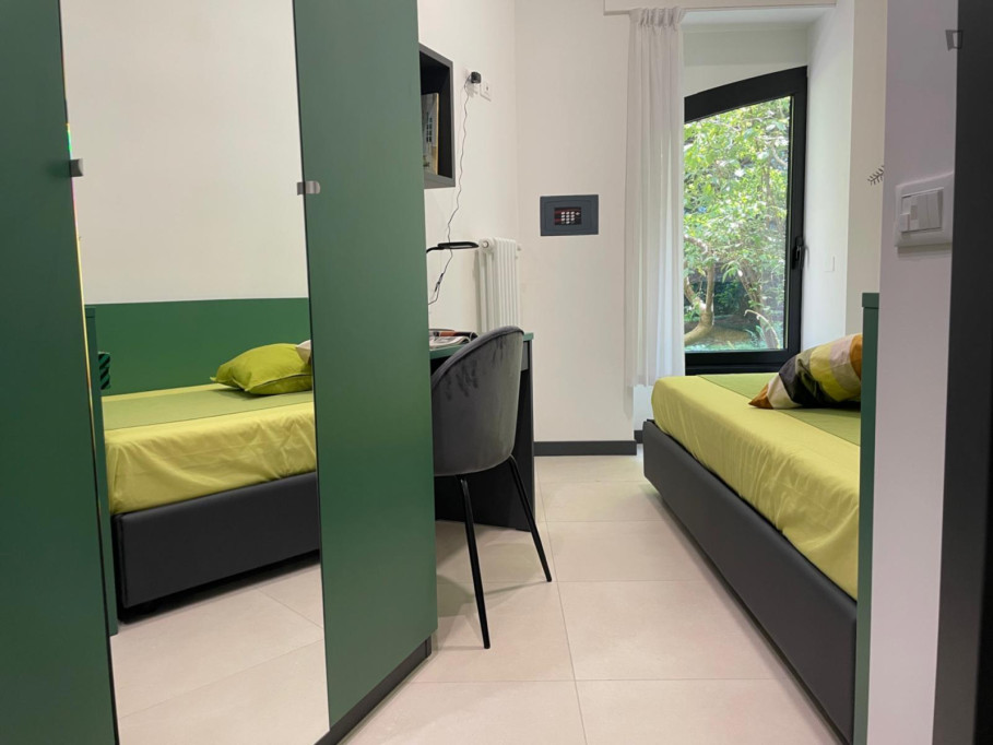Appealing single ensuite bedroom in Carrobbio - Milan - chambre - ImmoJeune