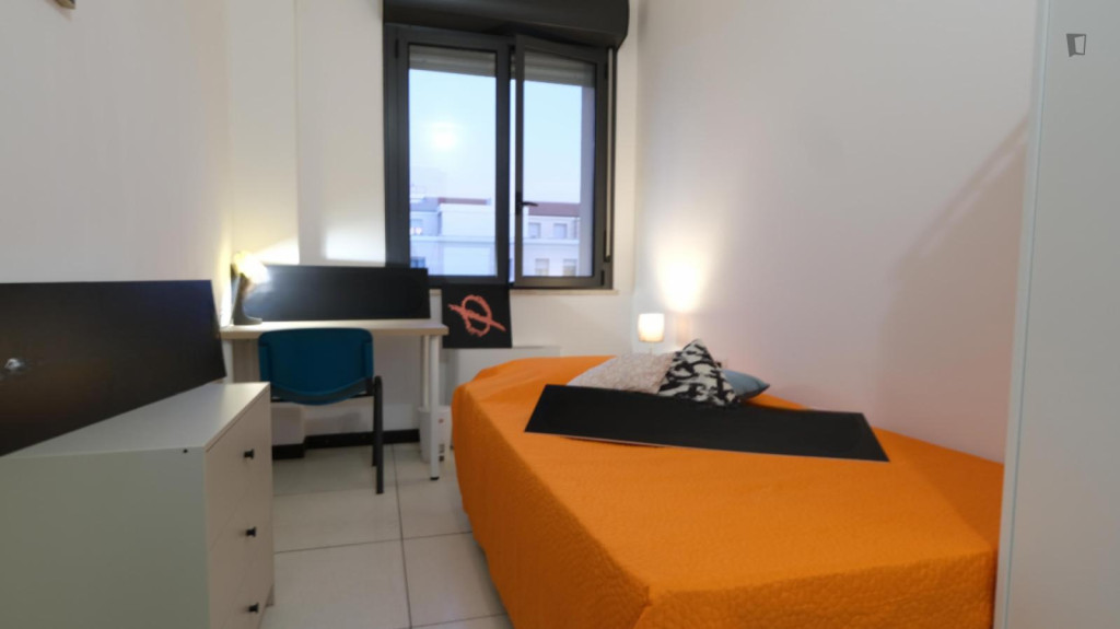 Neat single ensuite bedroom near the Sassari train station - Sassari - chambre - ImmoJeune