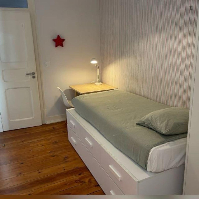 Cozy Single Bedroom Close To Alameda Metro - Lisbonne - chambre - ImmoJeune