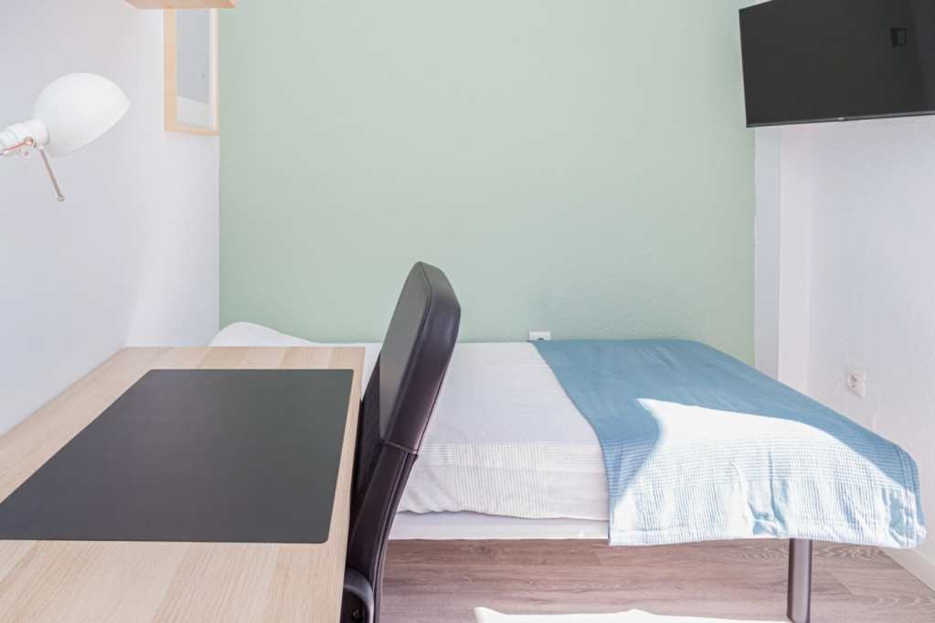 Cozy single bedroom with balcony - Zaragoza - chambre - ImmoJeune