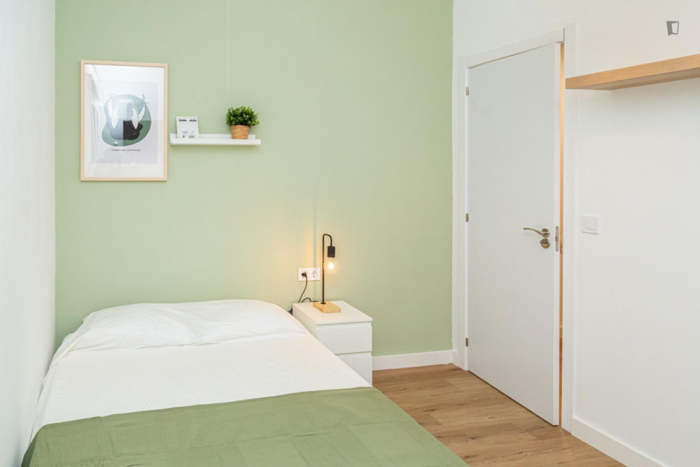 Cozy single bedroom in a property with balcony - Zaragoza - chambre - ImmoJeune