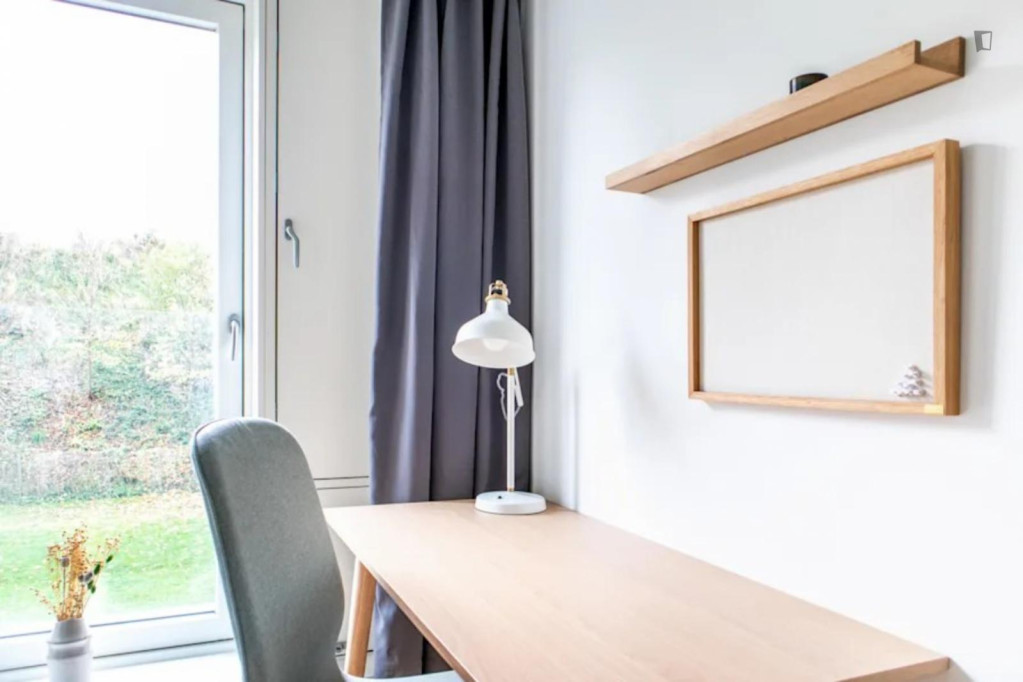 Bright single bedroom in modern shared flat in Holmen