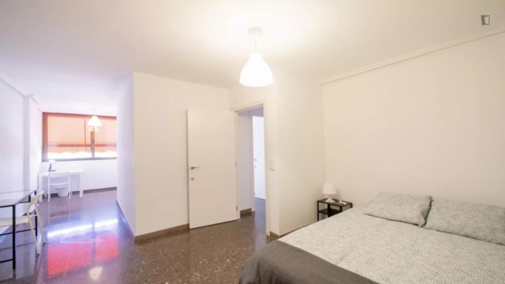 Spacious single bedroom in shared flat in Algirós - Valence - chambre - ImmoJeune