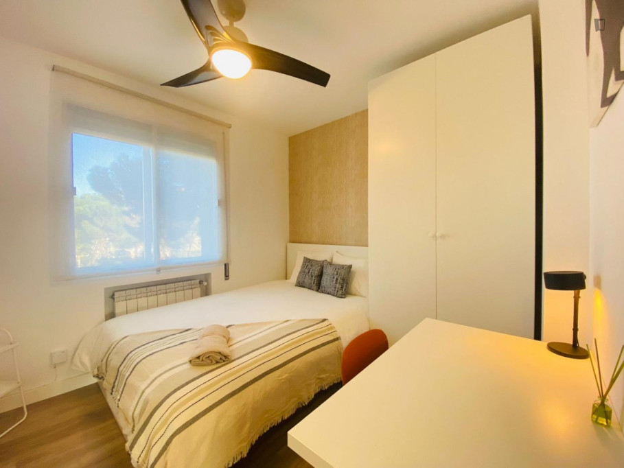 Appealing single bedroom in a property with balcony - Madrid - chambre - ImmoJeune