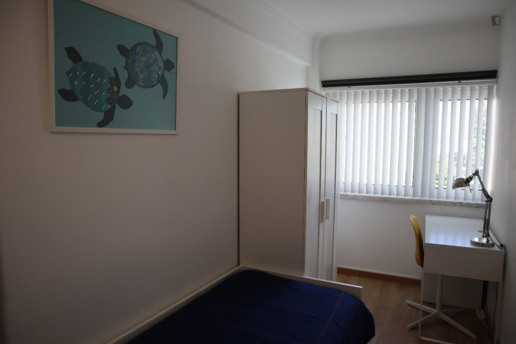 Cool bedroom next to Oeiras train station - Lisbonne - chambre - ImmoJeune