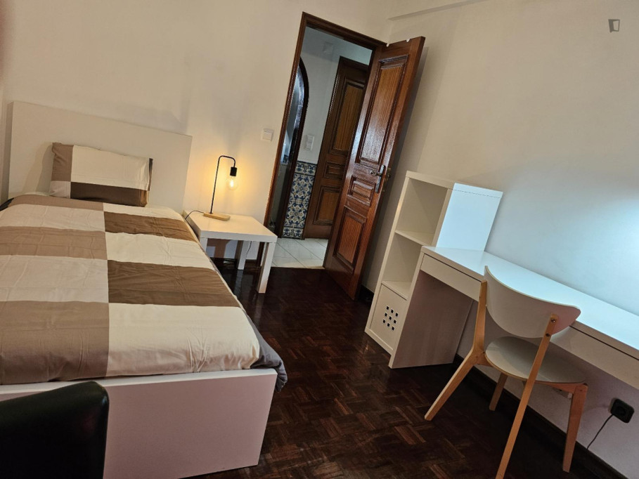 Bright bedroom next to Oeiras train station - Lisbonne - chambre - ImmoJeune