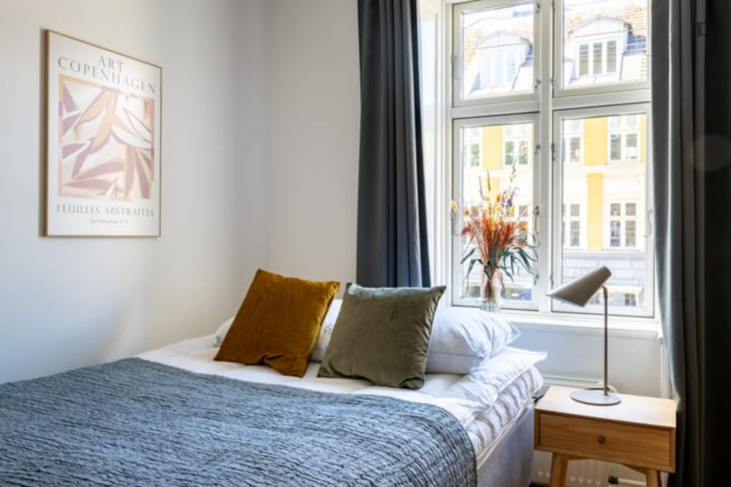 Pleasant single bedroom next to the Aksel Møllers Have metro station