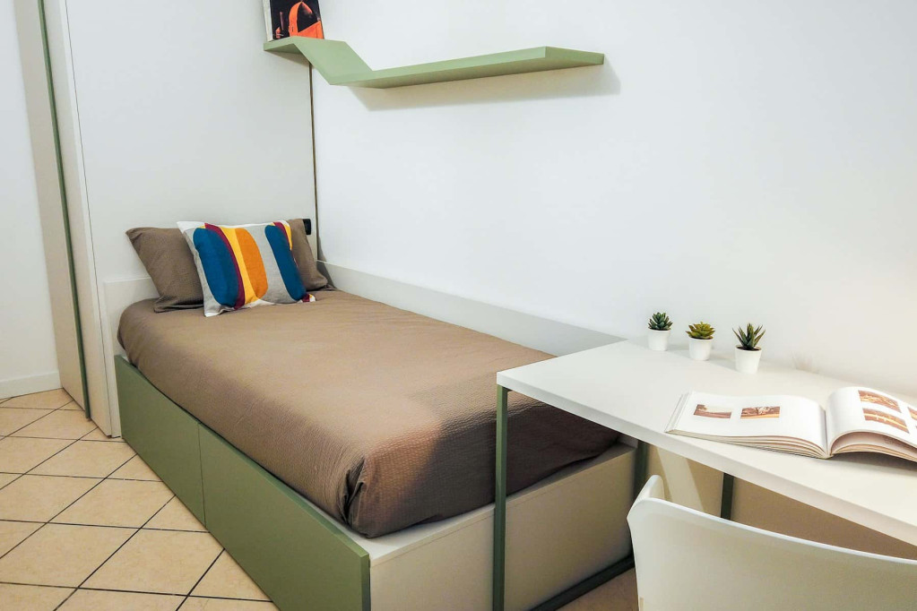 Room in Via Palermo, Trento for 150 m² with 8 bedrooms