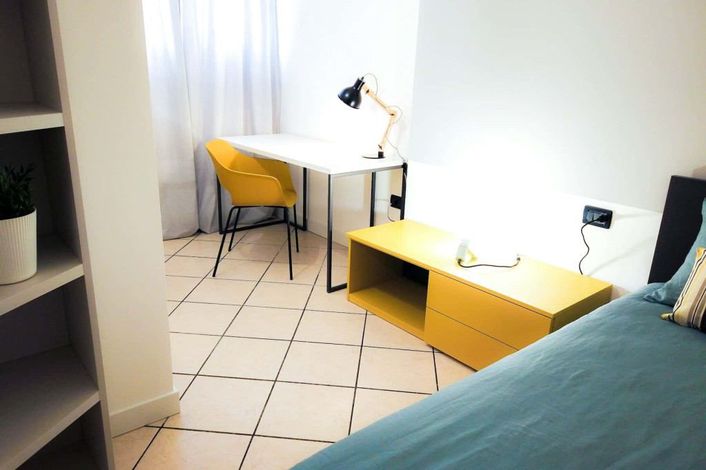Room in Via Palermo, Trento for 150 m² with 8 bedrooms