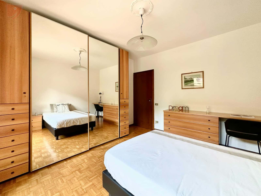Room in Via Pomeranos, Trento for 145 m² with 6 bedrooms