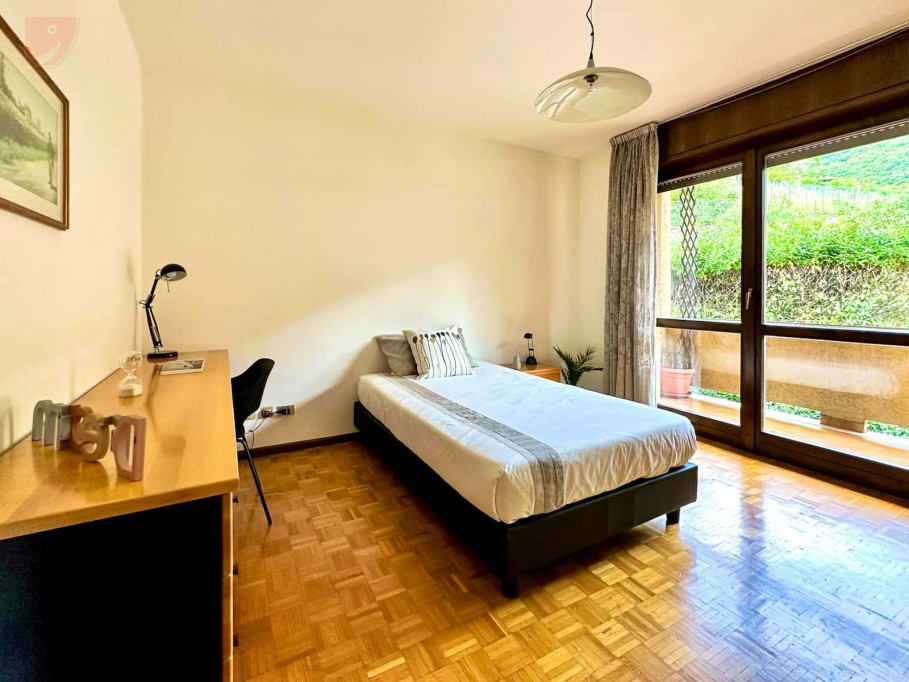 Room in Via Pomeranos, Trento for 145 m² with 6 bedrooms