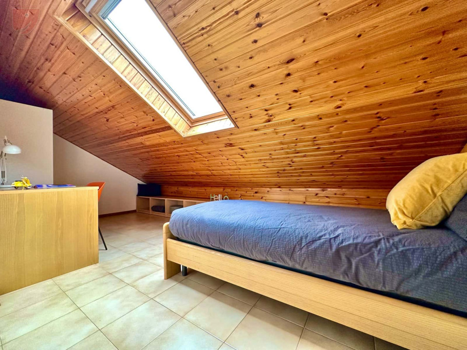 Room in Via Pomeranos, Trento for 145 m² with 6 bedrooms
