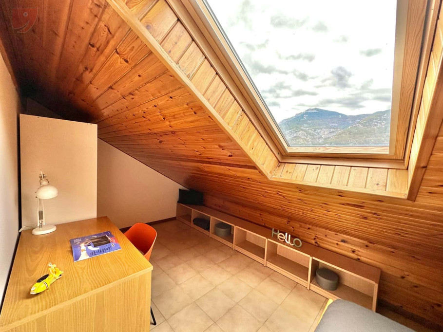 Room in Via Pomeranos, Trento for 145 m² with 6 bedrooms