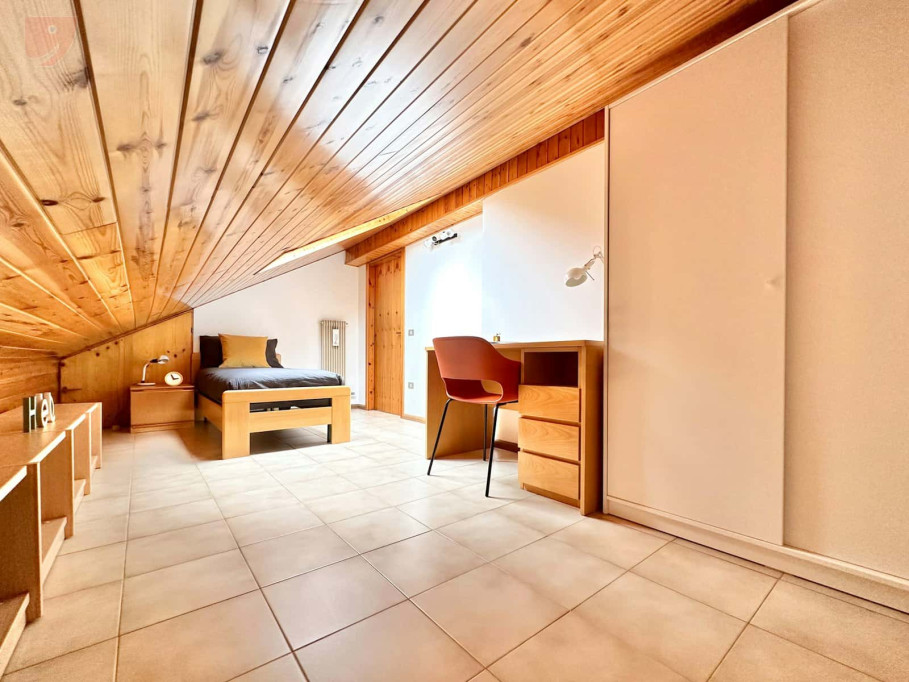 Room in Via Pomeranos, Trento for 145 m² with 6 bedrooms