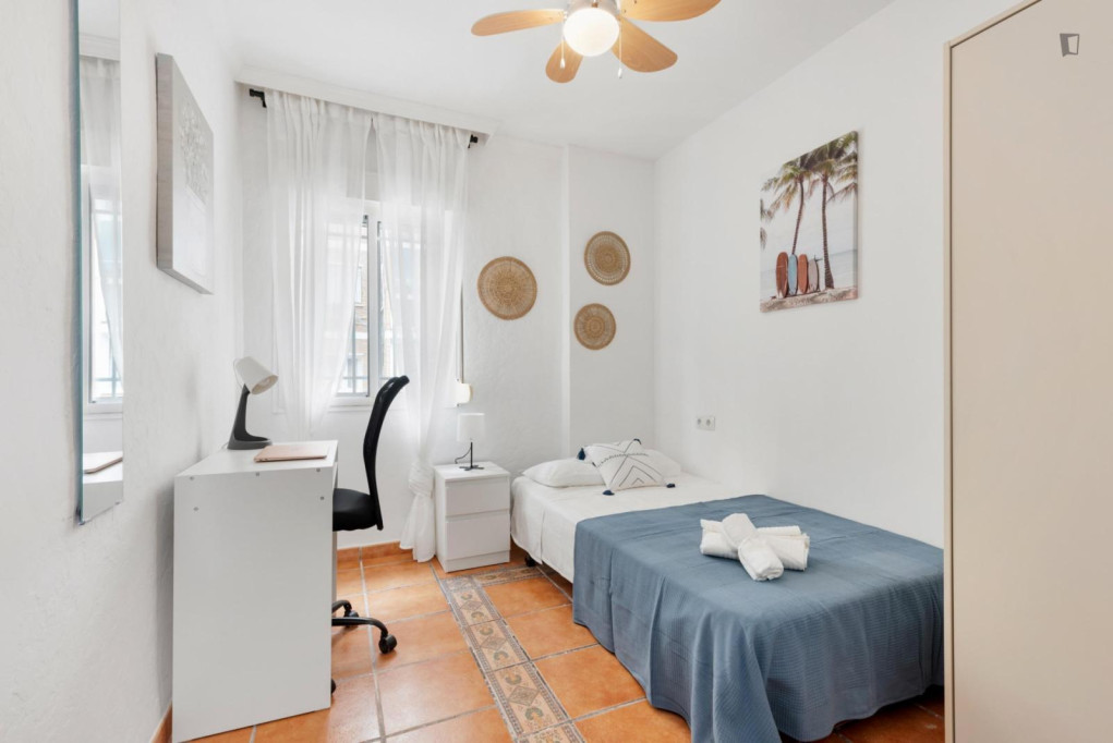 Dreamy Single Bedroom close to La Luz - La Paz Metro - Malaga - chambre - ImmoJeune