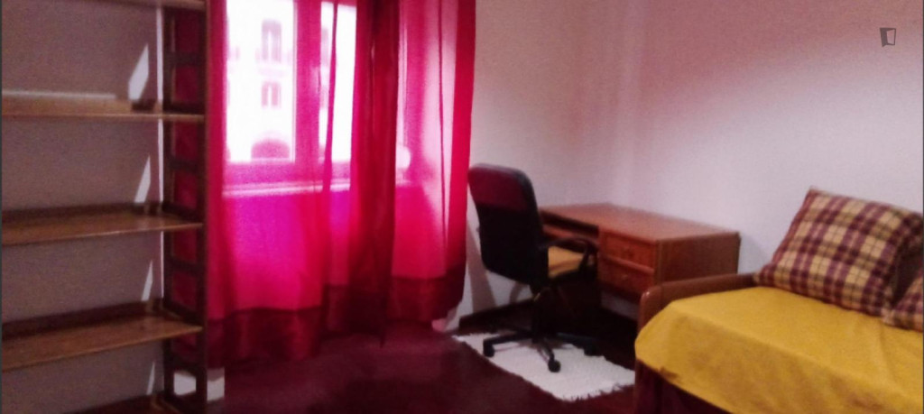 Nice Single Bedroom close to Anjos Metro - Lisbonne - chambre - ImmoJeune