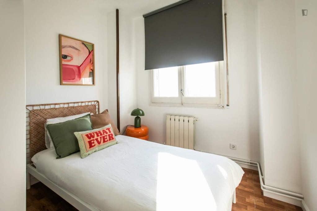 Appealing single bedroom near the Torras i Bages metro station - Barcelone - chambre - ImmoJeune