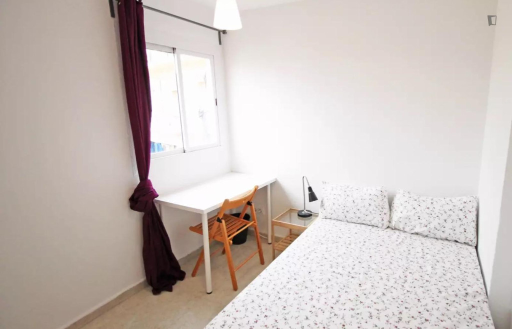 Comfortable single bedroom in the vicinity of the Plaça d'Espanya station - Barcelone - chambre - ImmoJeune