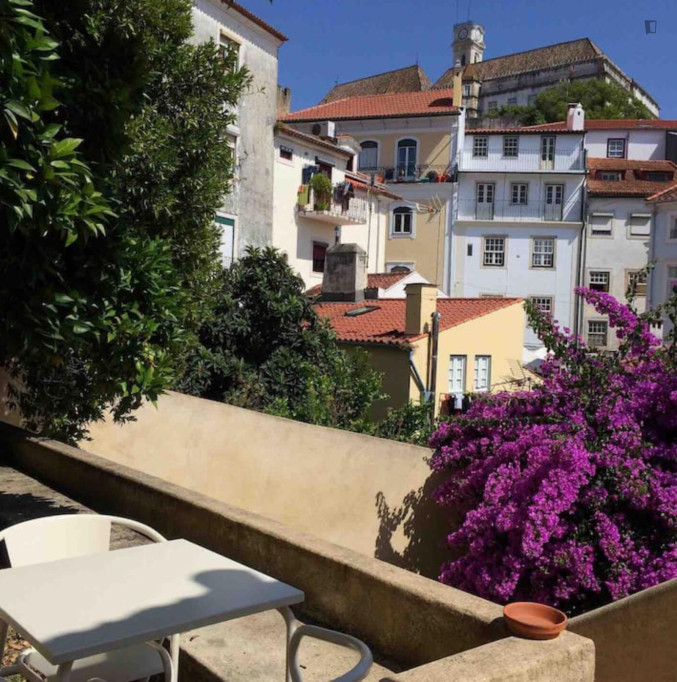 Irresistible 1 Bedroom Apartment close to Coimbra Train Sation