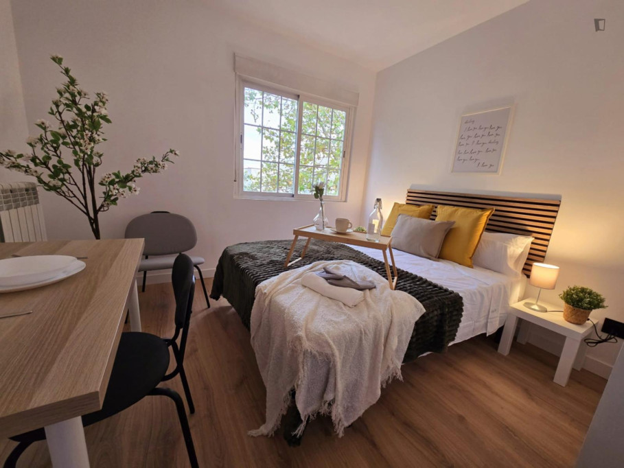 Charismatic double bedroom near Parque del Tercer Depósito - Madrid - chambre - ImmoJeune