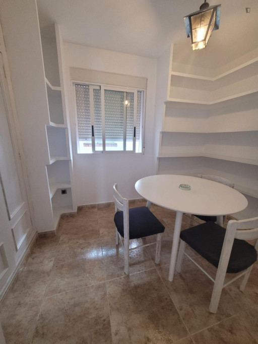 Student-friendly double bedroom in Cuatro Caminos - Madrid - chambre - ImmoJeune