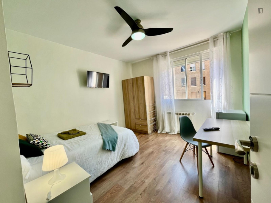 Inviting double bedroom in Parque de Roma