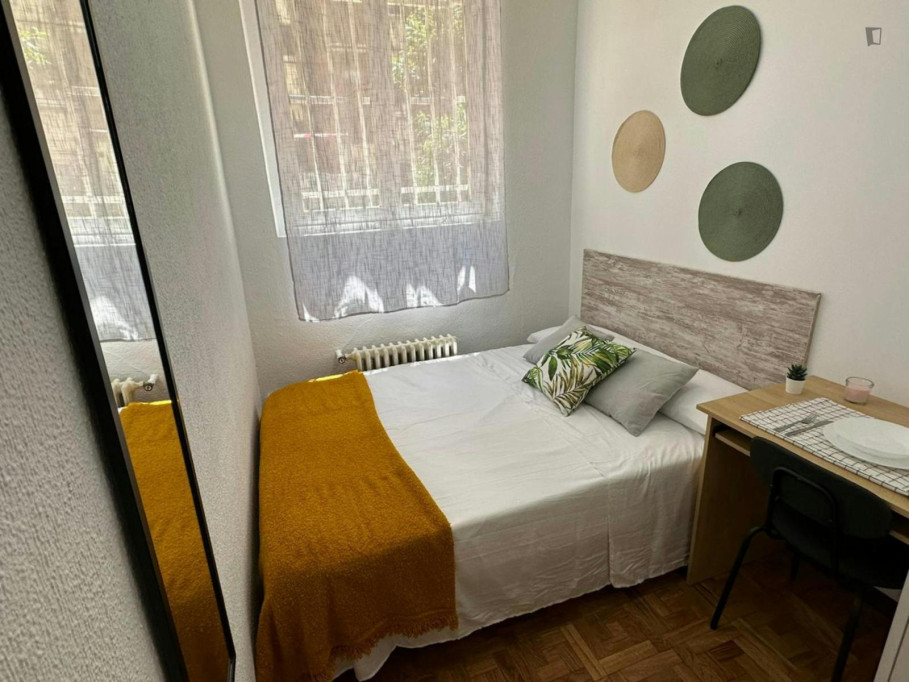 Cozy double bedroom close to Estrecho metro station - Madrid - chambre - ImmoJeune