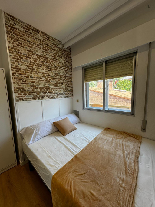 Nice Double bedroom with private bathroom in Quintana - Madrid - chambre - ImmoJeune
