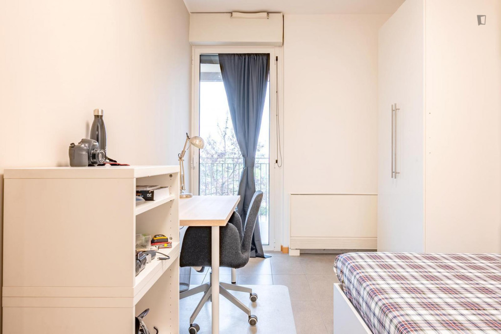 Sunny single bedroom near Milano Greco Pirelli train station - Milan - chambre - ImmoJeune