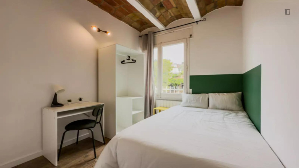 Comfortable single bedroom in shared flat near the Parc de Montjuïc - Barcelone - chambre - ImmoJeune