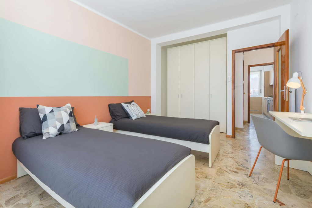 Room in Vicolo dalla Piccola, Trento for 70 m² with 3 bedrooms