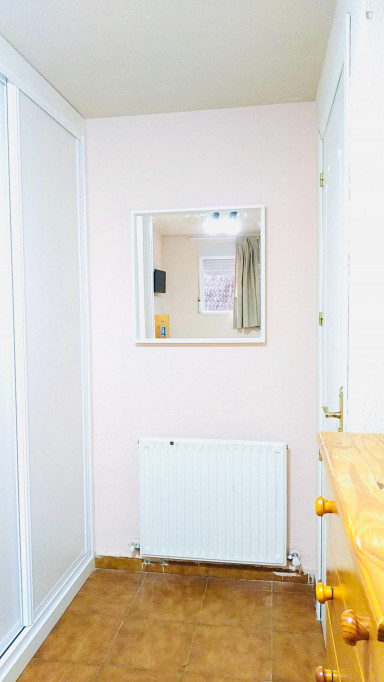 Cool single bedroom 5' walking from UAX (Universidad Alfonso X El Sabio) - Madrid - chambre - ImmoJeune