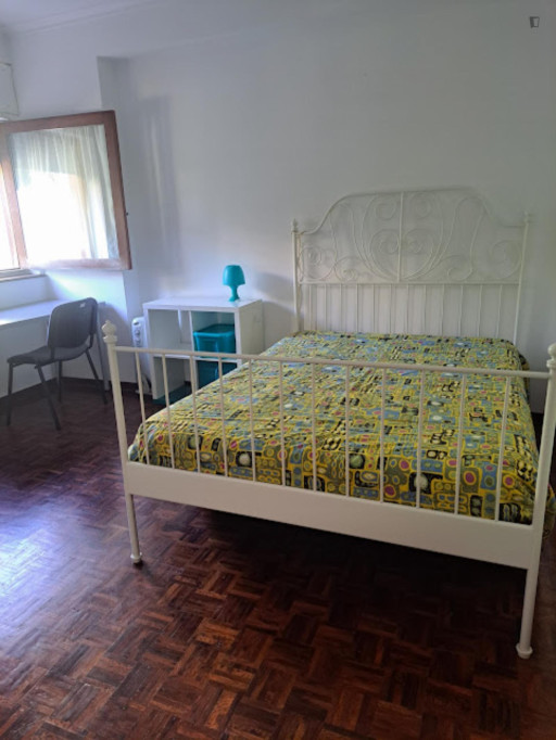Welcoming double bedroom near Escola Superior de Educação - Coimbra - chambre - ImmoJeune