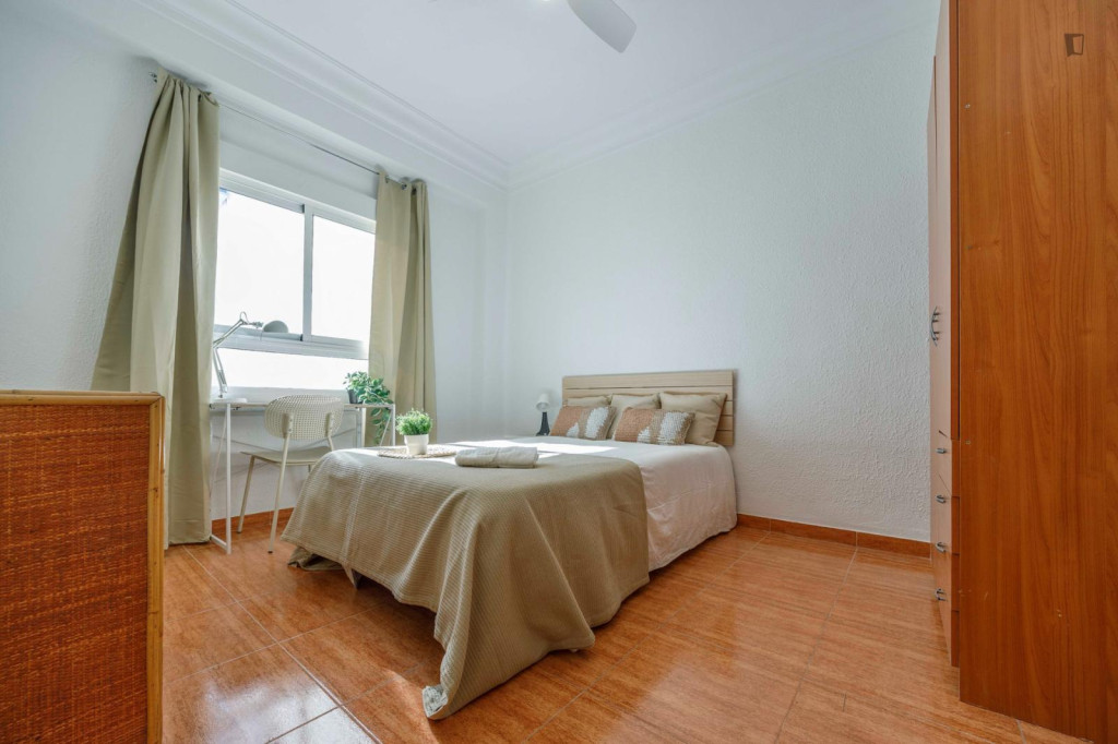 Great and bright room in 4-bedroom-apartment in Benimaclet - Valence - chambre - ImmoJeune