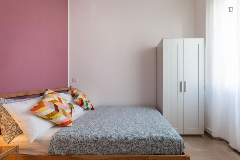 Cozy and comfortable bedroom in a 3-bedroom flat near Brigata station - Bari - chambre - ImmoJeune