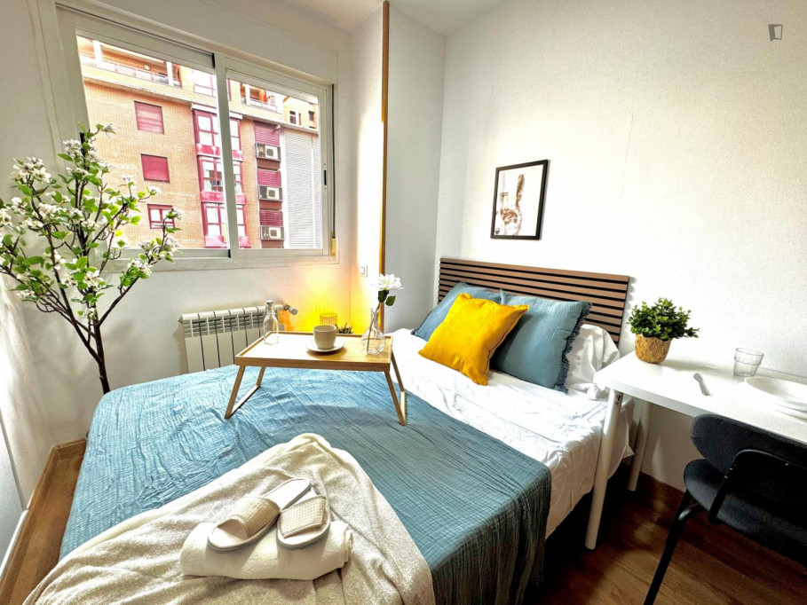 Comfortable single-bedroom in shared flat in well-connected Sanchinarro - Madrid - chambre - ImmoJeune