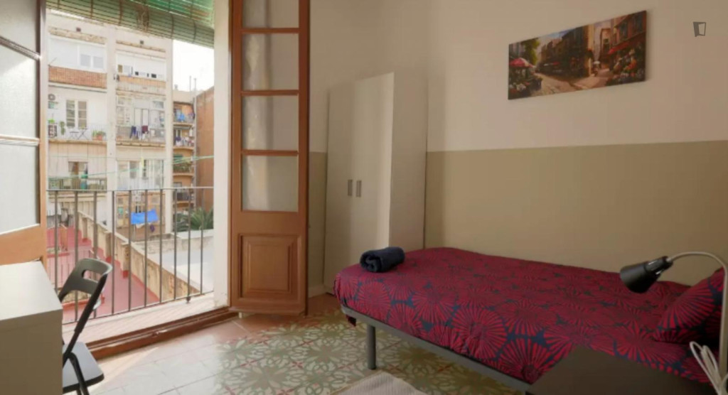 Single bedroom with a balcony, in El Raval - Barcelone - chambre - ImmoJeune