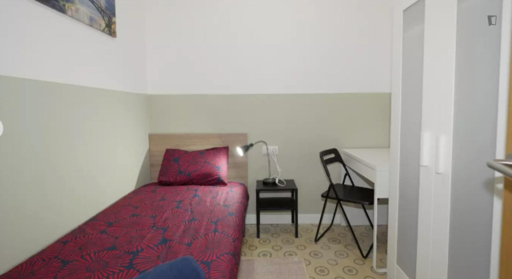 Alluring single bedroom near the Sant Antoni metro  - Barcelone - chambre - ImmoJeune