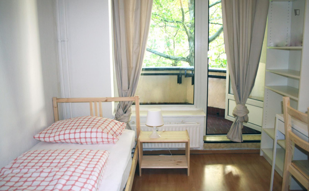 Restful single bedroom with a balcony, in Moabit - Berlin - chambre - ImmoJeune
