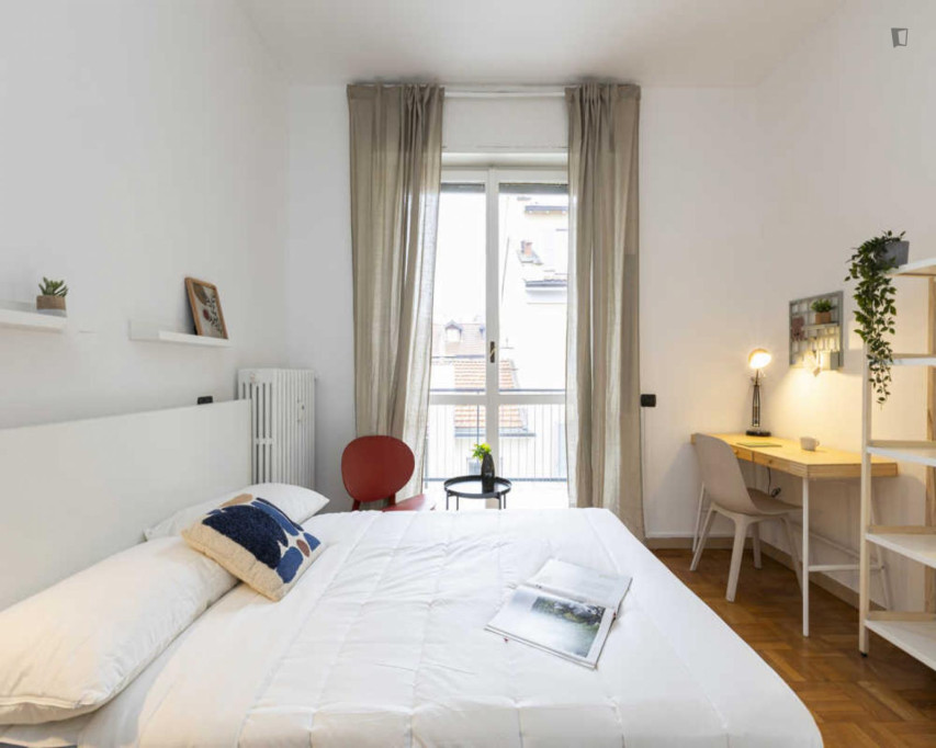 Lovely single bedroom with a balcony, in Porta Vittoria - XII Marzo - Milan - chambre - ImmoJeune