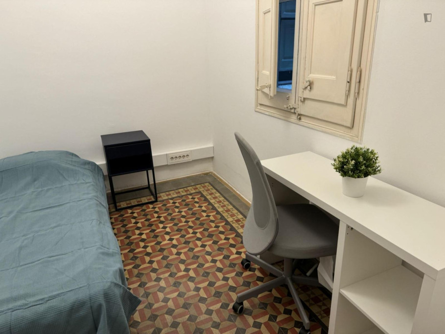 Exclusive Single Bedroom close to Girona Metro - Barcelone - chambre - ImmoJeune