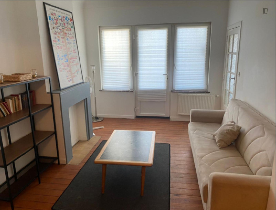 Welcoming 2 Bedroom Apartment with a Balcony close to Muzenpark - Bruxelles - chambre - ImmoJeune