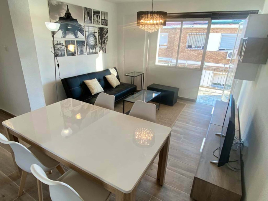 Apartamento en Calle  Miraflores, Málaga con 80m2
