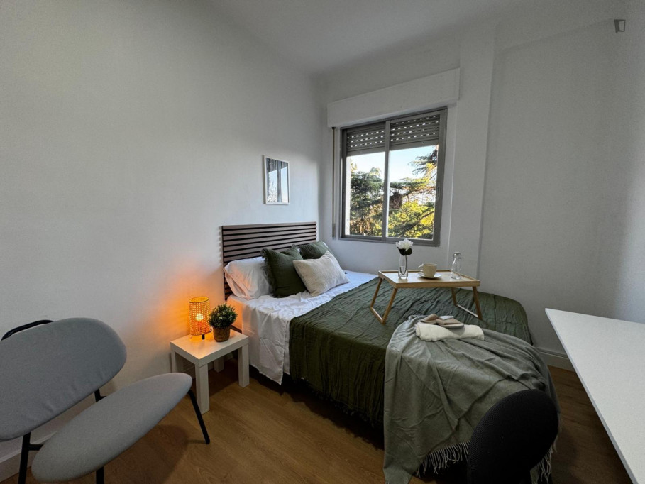 Very cool double bedroom near the Opañel metro - Madrid - chambre - ImmoJeune