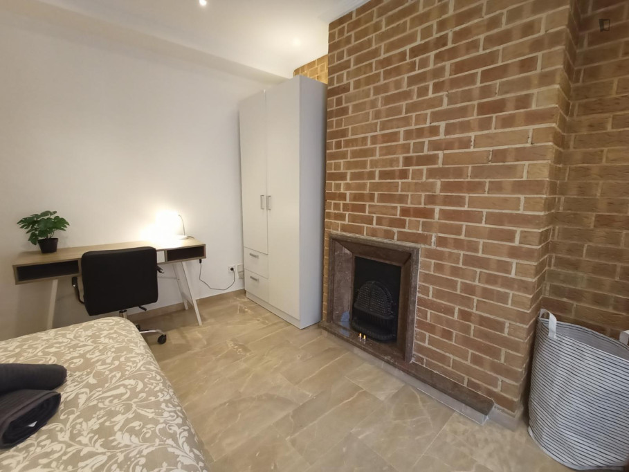 Excellent double bedroom near the El Palmeral park