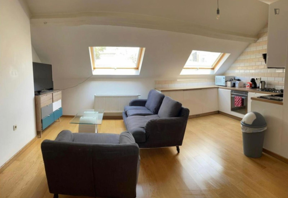 Powerful 1 Bedroom Apartment with a balcony close to Duden Park  - Bruxelles - chambre - ImmoJeune
