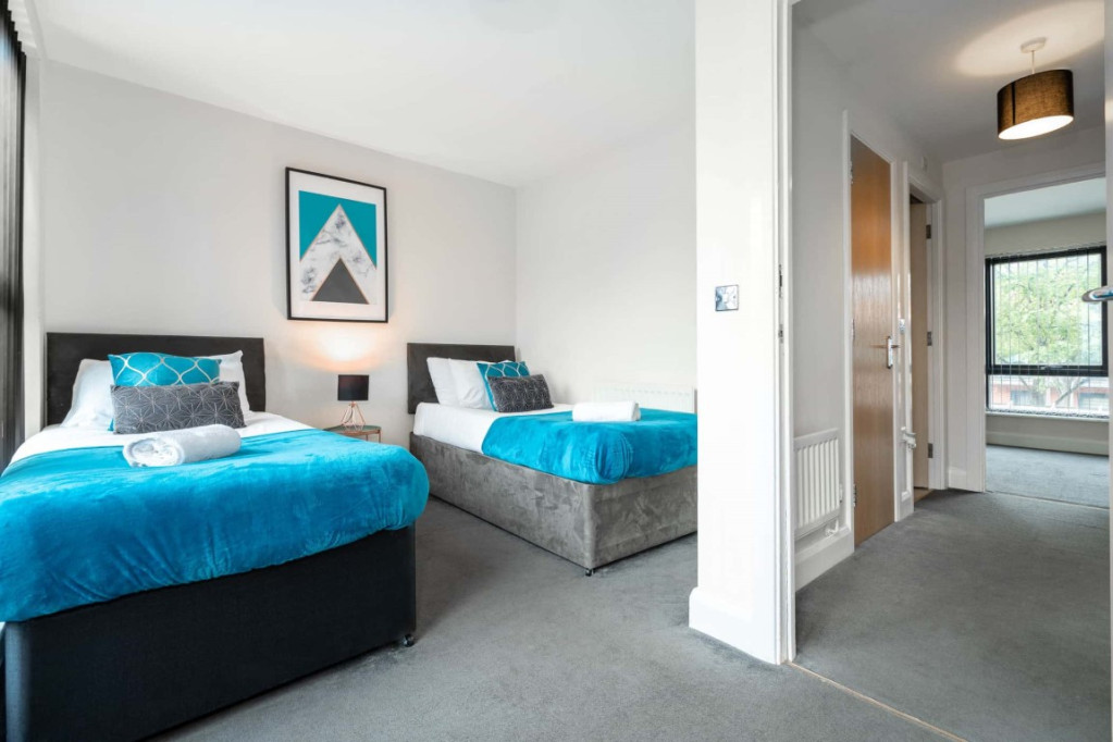City Centre Townhouse - Garage - Parking