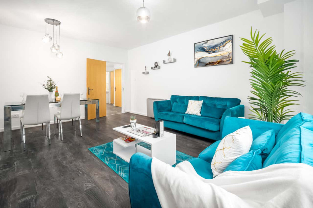 B1 Apartment - 2 Double Bedrooms - Secure Parking